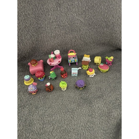 Moose Enterprise Other - Shopkins Toys Assorted lot of 20 pieces Various Pieces